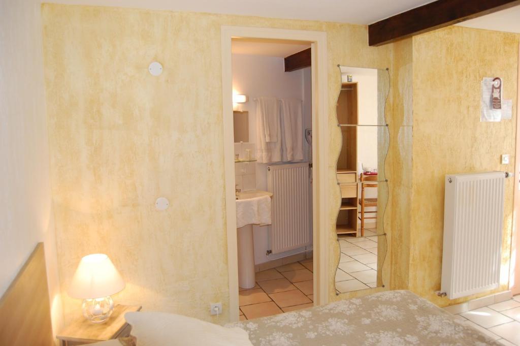 Auberge Du Bord Des Eaux - Demi-Pension Assuree Sur Reservation Saint-Amand-les-Eaux Værelse billede
