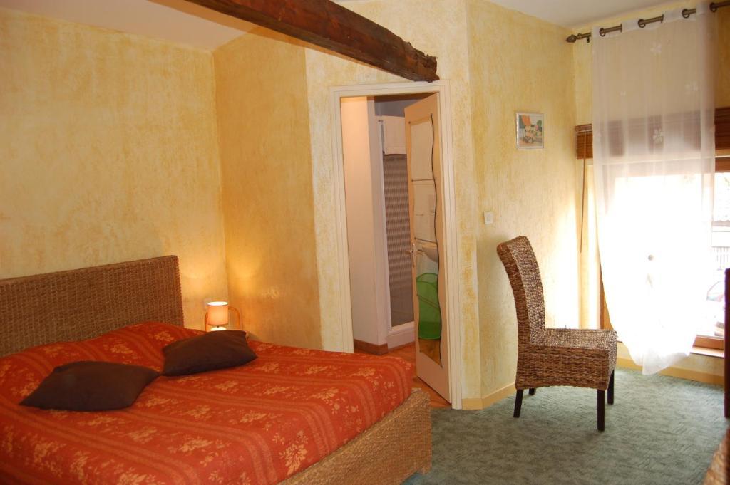Auberge Du Bord Des Eaux - Demi-Pension Assuree Sur Reservation Saint-Amand-les-Eaux Værelse billede