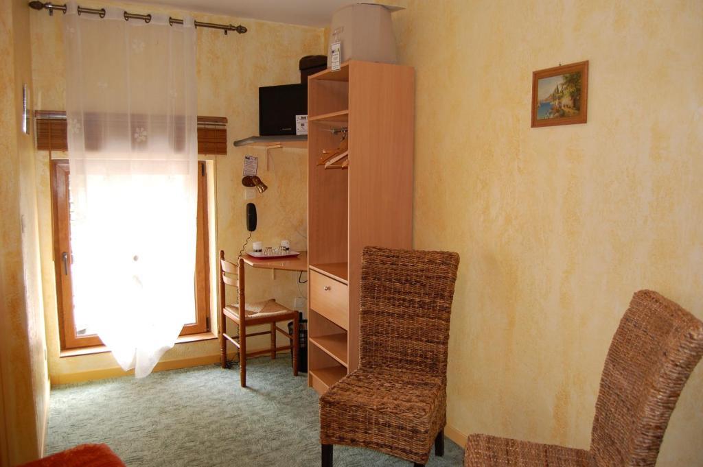 Auberge Du Bord Des Eaux - Demi-Pension Assuree Sur Reservation Saint-Amand-les-Eaux Værelse billede