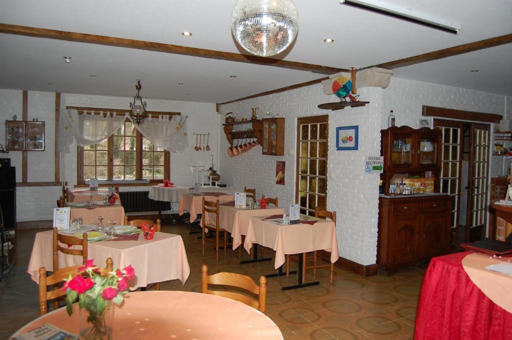 Auberge Du Bord Des Eaux - Demi-Pension Assuree Sur Reservation Saint-Amand-les-Eaux Eksteriør billede
