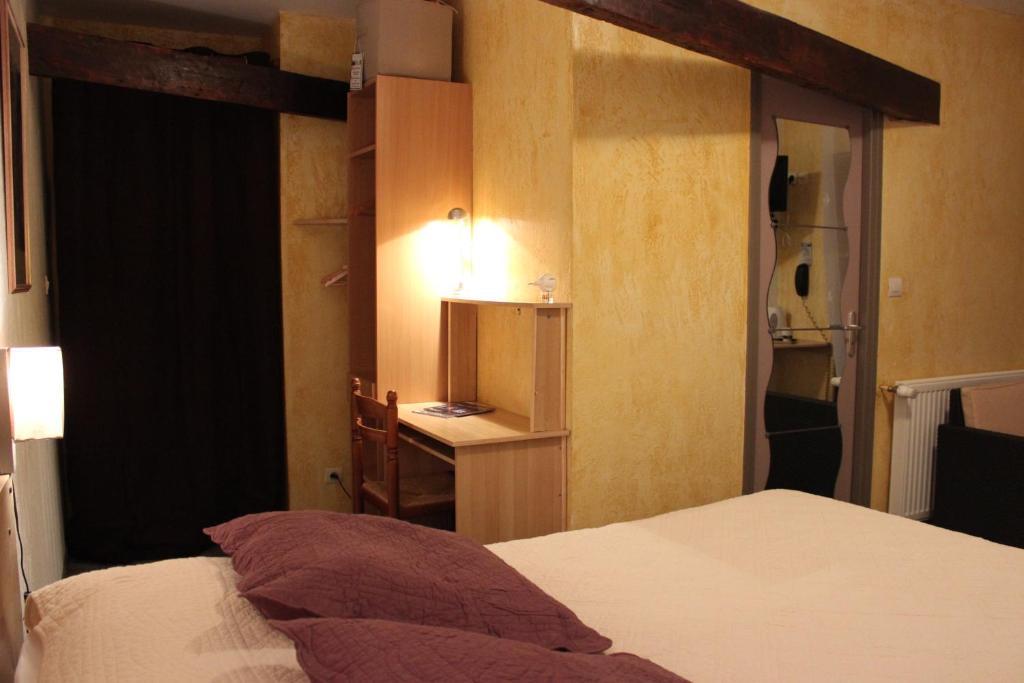 Auberge Du Bord Des Eaux - Demi-Pension Assuree Sur Reservation Saint-Amand-les-Eaux Eksteriør billede